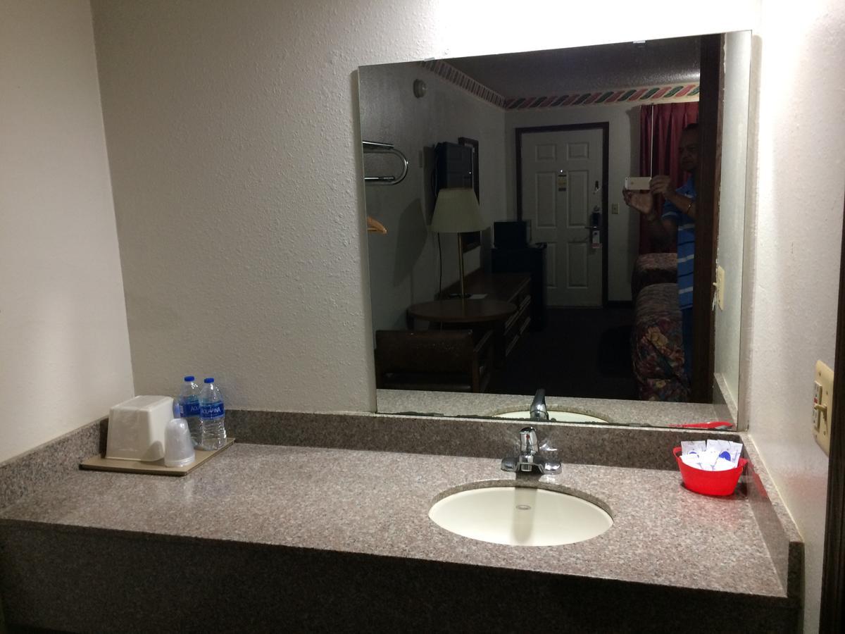 Rexdale Inn Seminole Eksteriør billede